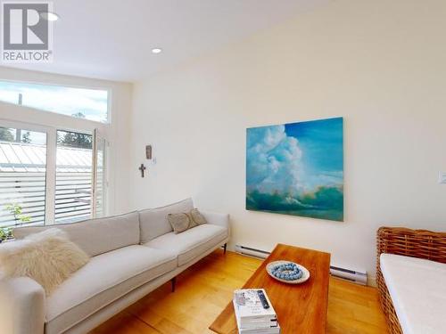 5667 Gillies Bay Rd Road, Texada Island, BC - Indoor Photo Showing Living Room