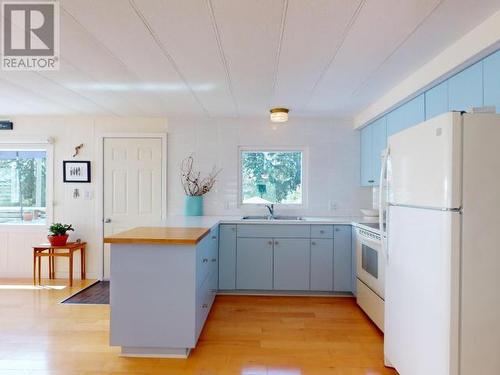 5667 Gillies Bay Rd Road, Texada Island, BC - Indoor Photo Showing Kitchen With Double Sink