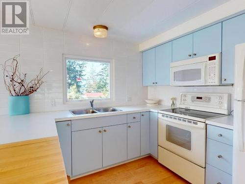 5667 Gillies Bay Rd Road, Texada Island, BC - Indoor Photo Showing Kitchen With Double Sink