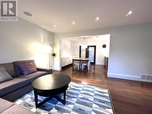 24 Avondale Crescent, Markham (Markham Village), ON - Indoor Photo Showing Living Room