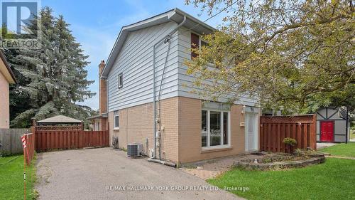 158 Meadowbank Road, Newmarket (Huron Heights-Leslie Valley), ON - Outdoor