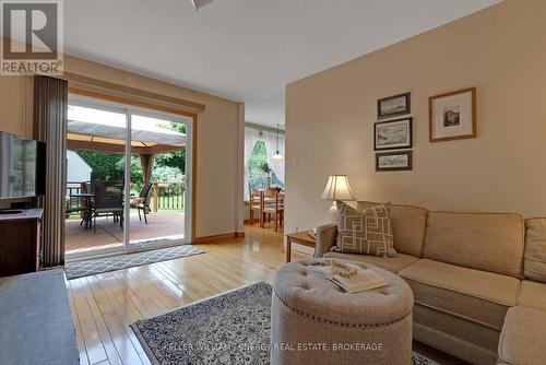 412 Aztec Drive, Oshawa (Mclaughlin), ON - Indoor Photo Showing Living Room