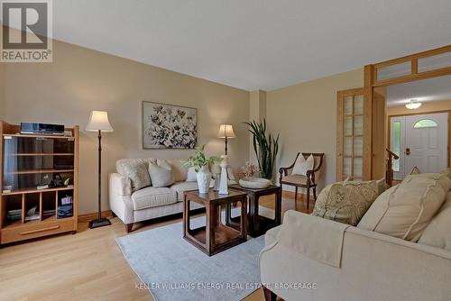 412 Aztec Drive, Oshawa (Mclaughlin), ON - Indoor Photo Showing Living Room