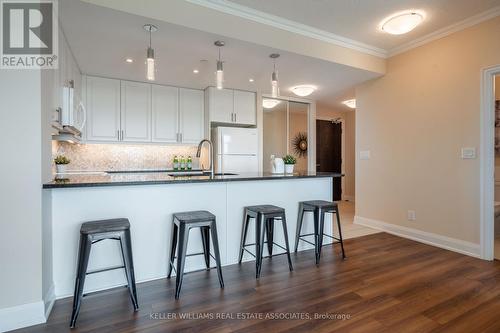 906 - 50 Hall Road, Halton Hills (Georgetown), ON - Indoor Photo Showing Kitchen With Upgraded Kitchen