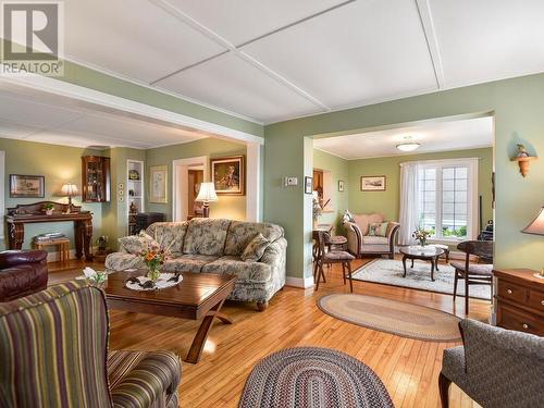 92 Water Street E, Brockville, ON - Indoor Photo Showing Living Room