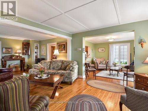 92 Water Street E, Brockville, ON - Indoor Photo Showing Living Room