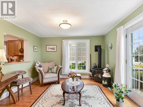 92 Water Street E, Brockville, ON - Indoor Photo Showing Living Room