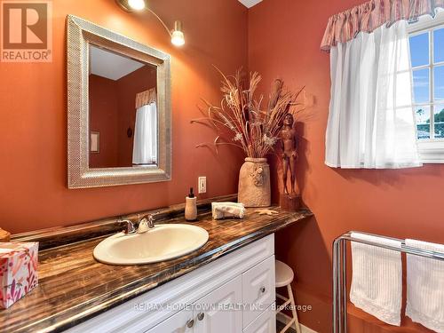 92 Water Street E, Brockville, ON - Indoor Photo Showing Bathroom