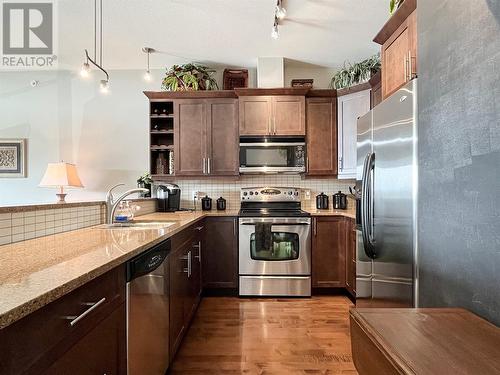 5803 Lakeshore Drive Unit# 3, Osoyoos, BC - Indoor Photo Showing Kitchen