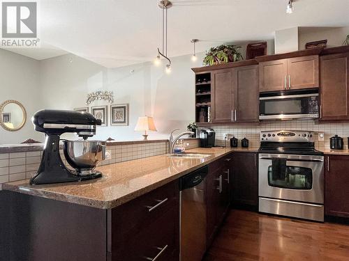 5803 Lakeshore Drive Unit# 3, Osoyoos, BC - Indoor Photo Showing Kitchen