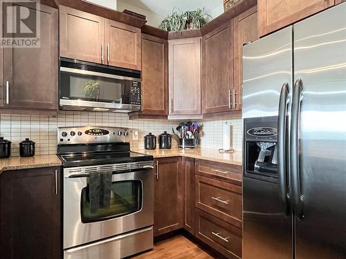 5803 Lakeshore Drive Unit# 3, Osoyoos, BC - Indoor Photo Showing Kitchen