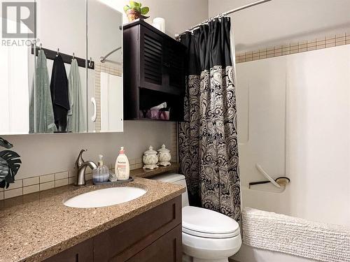 5803 Lakeshore Drive Unit# 3, Osoyoos, BC - Indoor Photo Showing Bathroom