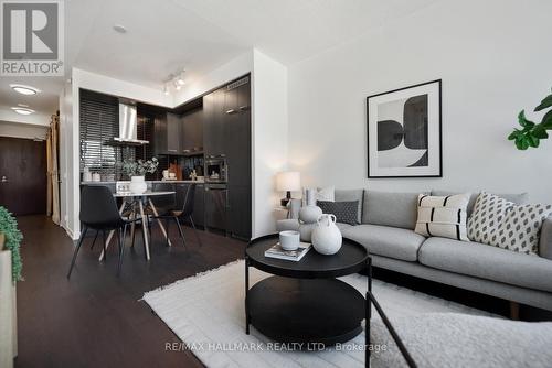 S216 - 120 Bayview Avenue, Toronto (Waterfront Communities), ON - Indoor Photo Showing Living Room