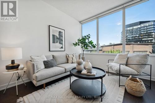 S216 - 120 Bayview Avenue, Toronto (Waterfront Communities), ON - Indoor Photo Showing Living Room