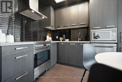 S216 - 120 Bayview Avenue, Toronto (Waterfront Communities), ON - Indoor Photo Showing Kitchen