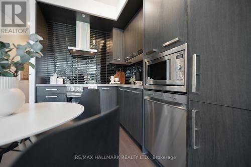 S216 - 120 Bayview Avenue, Toronto (Waterfront Communities), ON - Indoor Photo Showing Kitchen