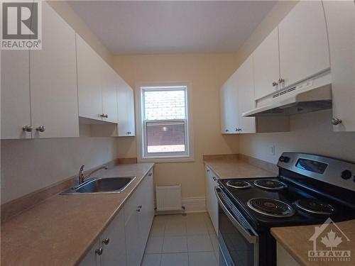 135 Concord Street S, Ottawa, ON - Indoor Photo Showing Kitchen