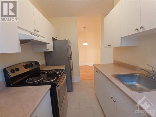 135 Concord Street S, Ottawa, ON - Indoor Photo Showing Kitchen With Double Sink