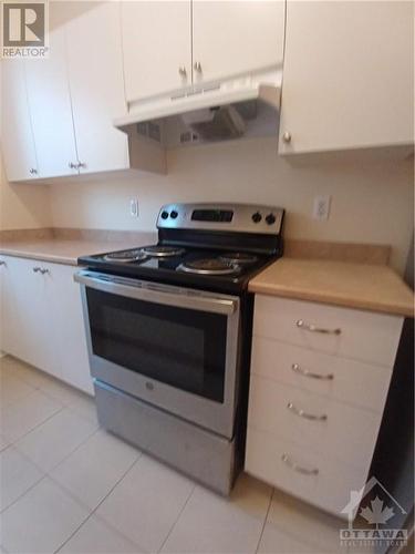 135 Concord Street S, Ottawa, ON - Indoor Photo Showing Kitchen