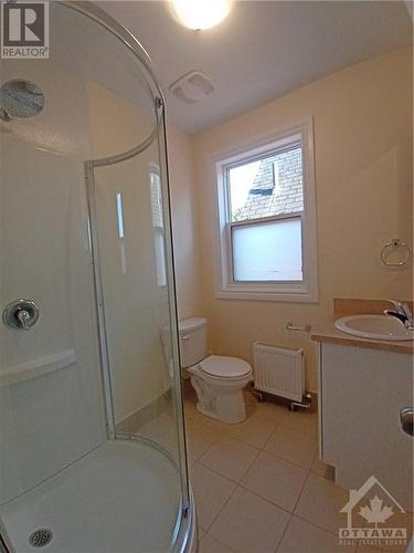 135 Concord Street S, Ottawa, ON - Indoor Photo Showing Bathroom