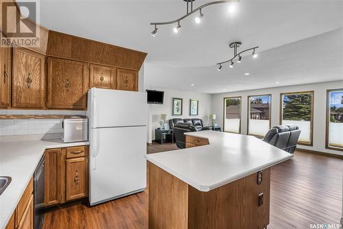 122 Meglund Place, Saskatoon, SK - Indoor Photo Showing Kitchen