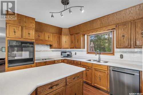 122 Meglund Place, Saskatoon, SK - Indoor Photo Showing Kitchen With Double Sink