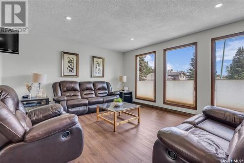 122 Meglund Place, Saskatoon, SK - Indoor Photo Showing Living Room