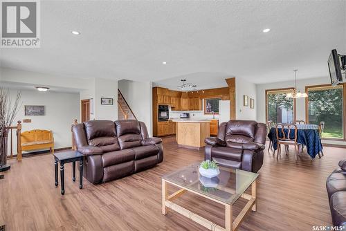 122 Meglund Place, Saskatoon, SK - Indoor Photo Showing Living Room