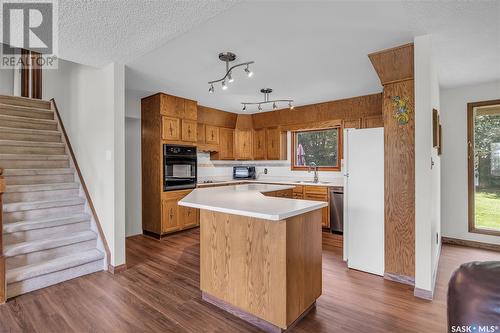 122 Meglund Place, Saskatoon, SK - Indoor Photo Showing Kitchen