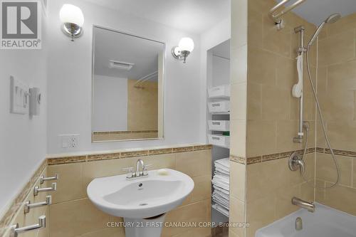 49 Naomee Crescent, London, ON - Indoor Photo Showing Bathroom