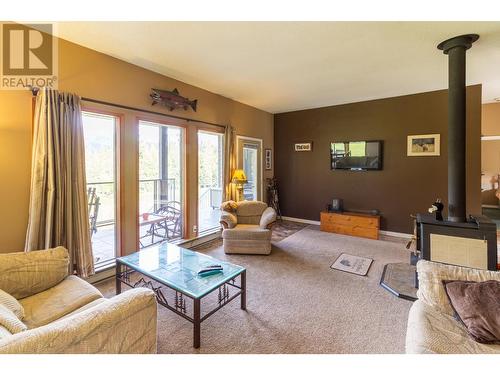 1283 Riondel Road, Riondel, BC - Indoor Photo Showing Living Room