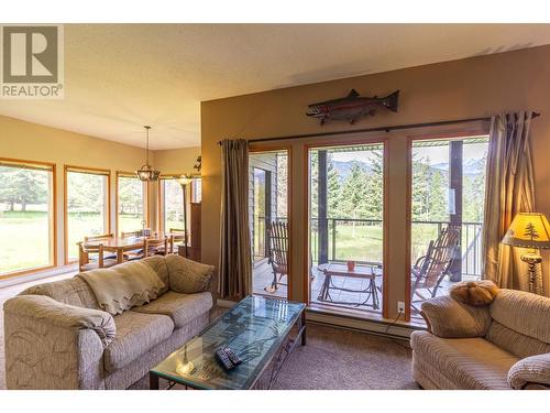 1283 Riondel Road, Riondel, BC - Indoor Photo Showing Living Room