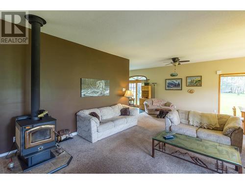 1283 Riondel Road, Riondel, BC - Indoor Photo Showing Living Room