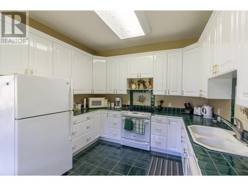 1283 Riondel Road, Riondel, BC - Indoor Photo Showing Kitchen