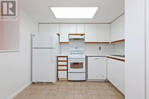 2106 - 15 Maitland Place, Toronto, ON - Indoor Photo Showing Kitchen