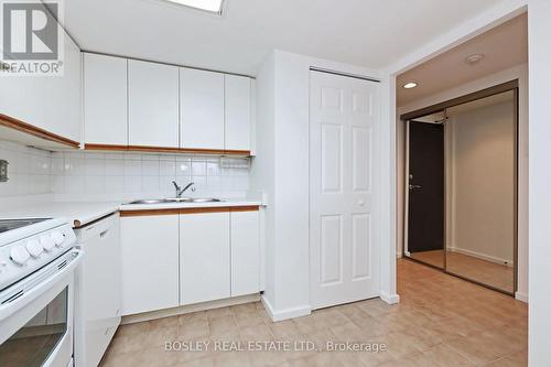 2106 - 15 Maitland Place, Toronto (Cabbagetown-South St. James Town), ON - Indoor Photo Showing Kitchen With Double Sink