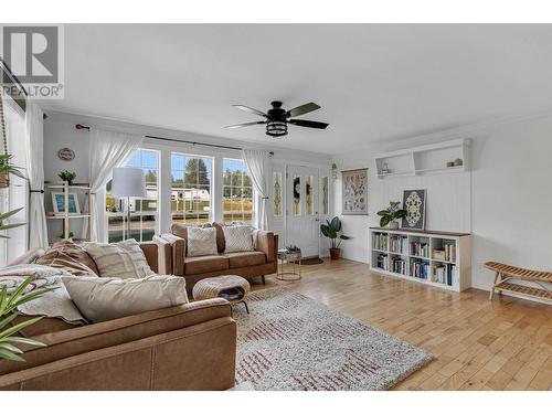 9742 Blackwater Road, Prince George, BC - Indoor Photo Showing Living Room