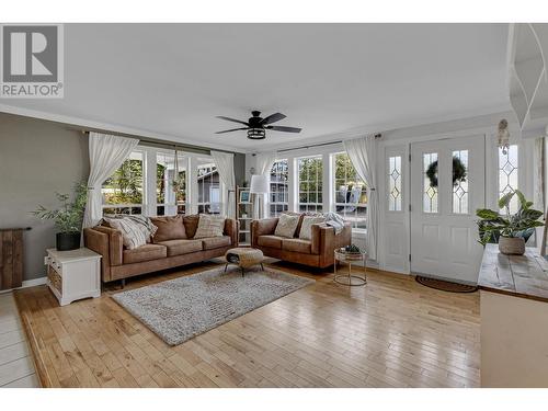 9742 Blackwater Road, Prince George, BC - Indoor Photo Showing Living Room