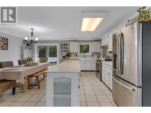 9742 Blackwater Road, Prince George, BC - Indoor Photo Showing Living Room