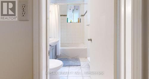 10 Ivy Avenue, Toronto (South Riverdale), ON - Indoor Photo Showing Bathroom