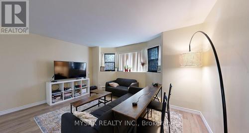 10 Ivy Avenue, Toronto (South Riverdale), ON - Indoor Photo Showing Living Room