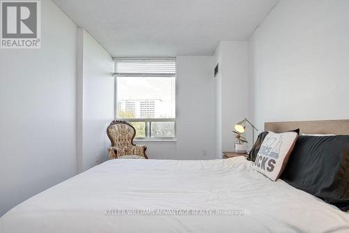 522 - 3 Greystone Walk Drive, Toronto (Kennedy Park), ON - Indoor Photo Showing Bedroom