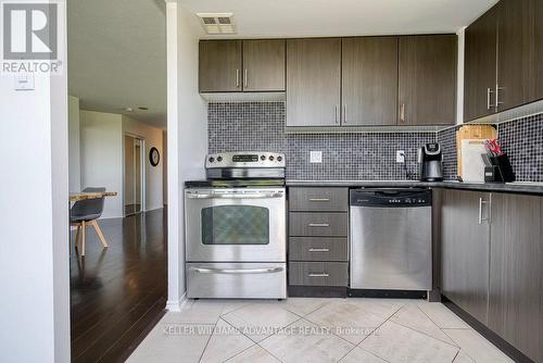 522 - 3 Greystone Walk Drive, Toronto (Kennedy Park), ON - Indoor Photo Showing Kitchen With Upgraded Kitchen