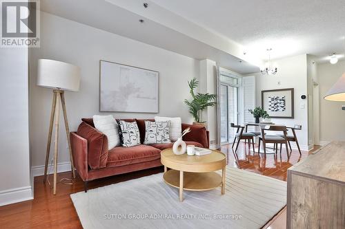 12 - 8 Brighton Place, Vaughan (Crestwood-Springfarm-Yorkhill), ON - Indoor Photo Showing Living Room