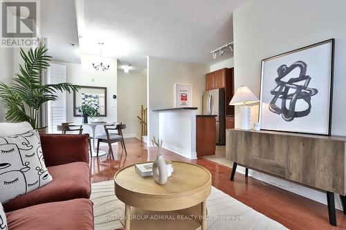 12 - 8 Brighton Place, Vaughan (Crestwood-Springfarm-Yorkhill), ON - Indoor Photo Showing Living Room