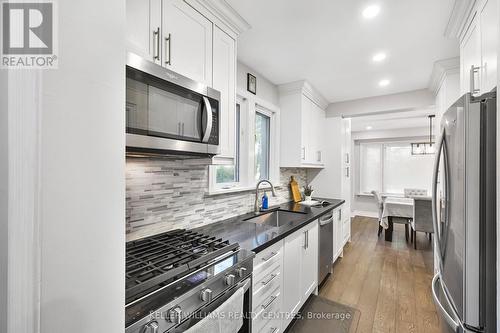 5992 19Th Avenue, Markham, ON - Indoor Photo Showing Kitchen With Upgraded Kitchen