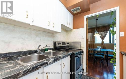 275 - 2095 Roche Court, Mississauga (Sheridan), ON - Indoor Photo Showing Kitchen With Double Sink