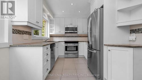 1199 Willowbrook Drive, Oakville (Bronte East), ON - Indoor Photo Showing Kitchen With Upgraded Kitchen