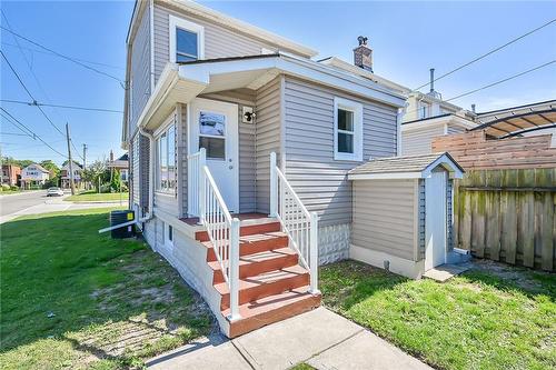 145 Connaught Avenue N, Hamilton, ON - Outdoor