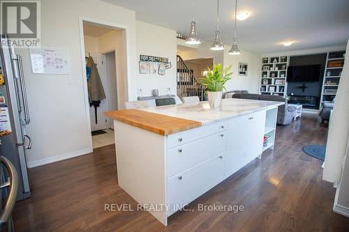 8 Turnbull Drive, Brantford, ON - Indoor Photo Showing Kitchen